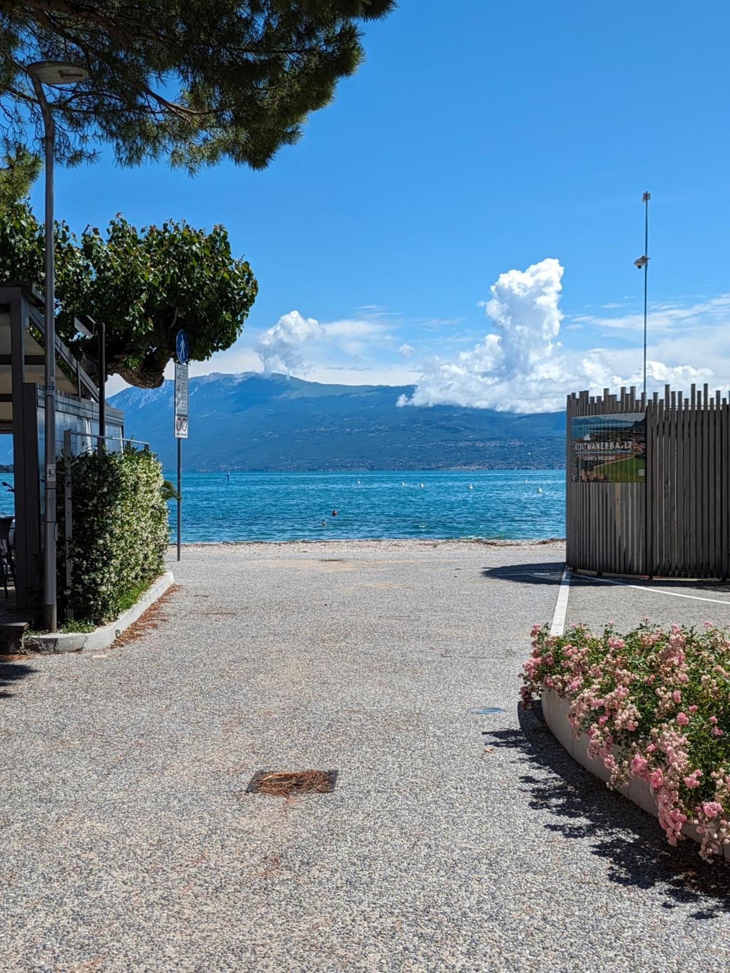 La Fenice Holiday Apartment Манерба дел Гарда Стая снимка